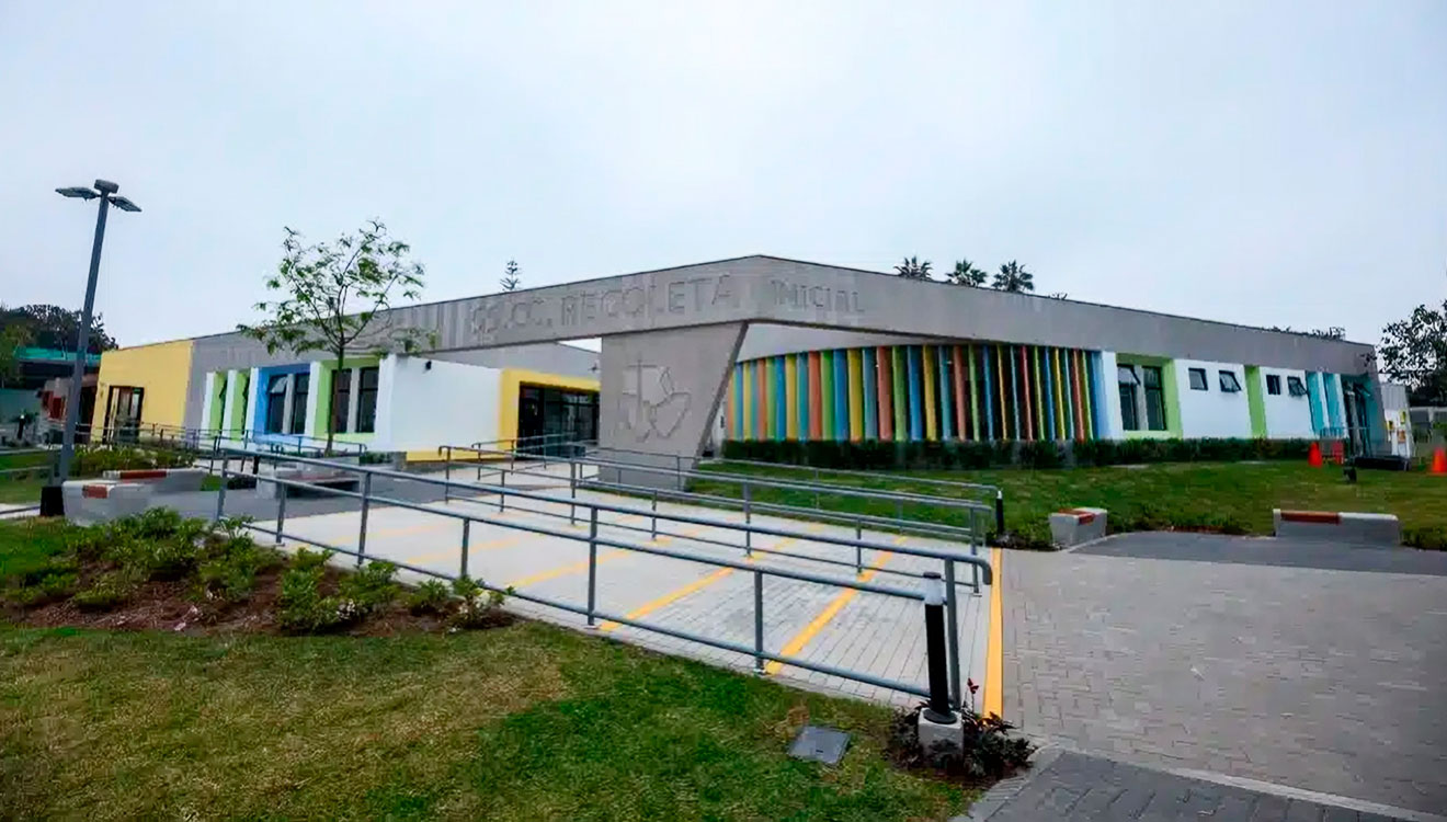Descubre la Infraestructura del Colegio SS.CC. Recoleta: Educación Integral y Espacios de Excelencia en La Molina