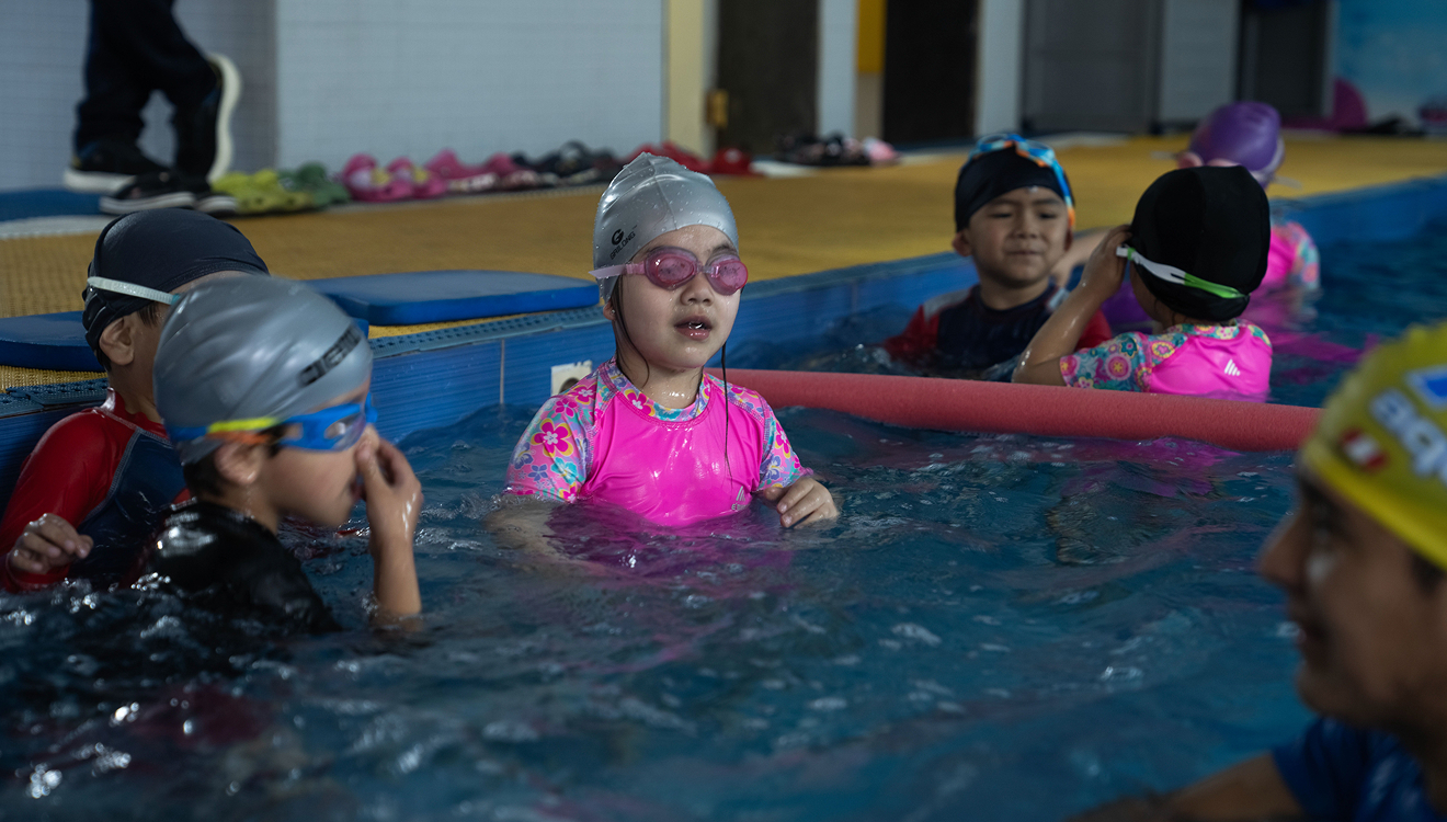 Colegios con piscina en Lima: cómo elegir una institución con infraestructura deportiva de calidad